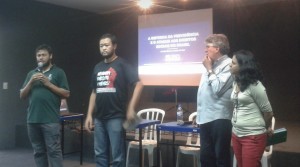 Representantes dos sindicatos organizadores falaram no começo da atividade, pontuando a importância de espaços deste tipo na qualificação do debate - que precisa chegar a cada vez mais pessoas. Eles também reforçaram a importância da greve geral marcada para a sexta, 28, que contará a participação dos docentes e técnico-administrativos em educação representados pelo SINASEFE Litoral