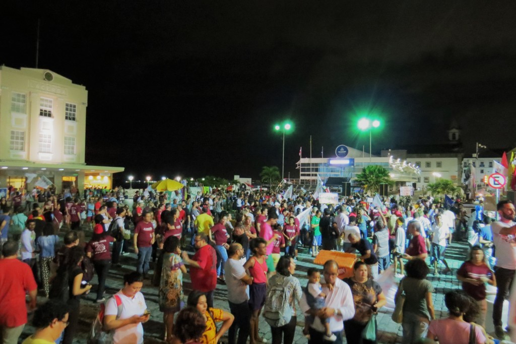 Encerramento do ato na Praça Tomé de Sousa