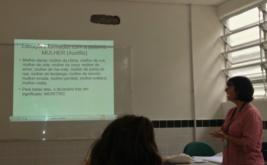 Oficina debateu linguagem machista. Definições do dicionário exemplificam machismos correntes na sociedade.
