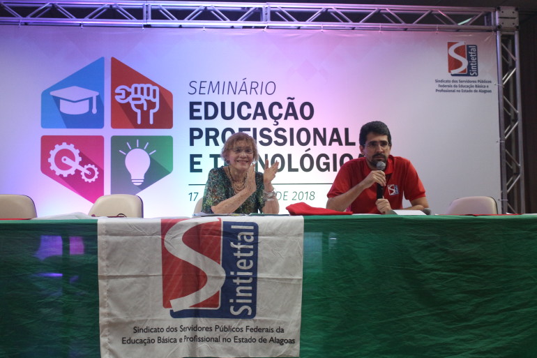 Professora Maria Ciavatta, durante último dia de Seminário. Foto: Comunicação/SINTIETFAL